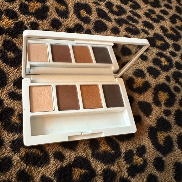 Like New! Clinique eyeshadow quad - Picture 6 of 7